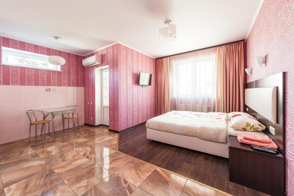 Home Comfort Livoberezhna Iec Kiev Екстериор снимка