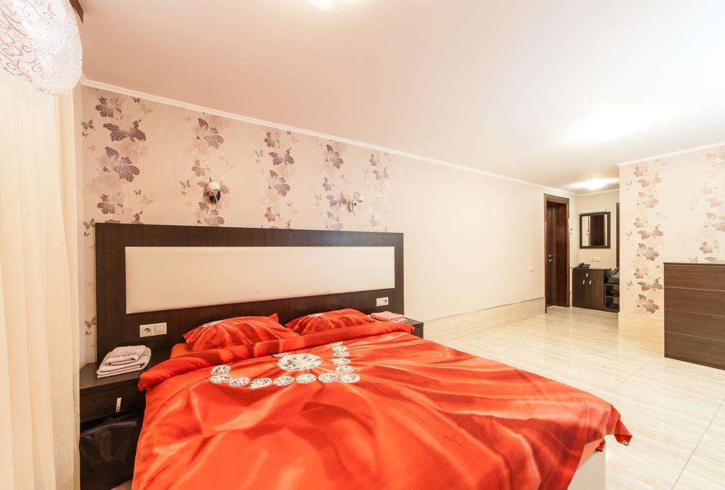 Home Comfort Livoberezhna Iec Kiev Екстериор снимка